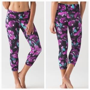 Lululemon Wunder Under Crop III/ Leggings/ Midnight Bloom/size 8 EUC